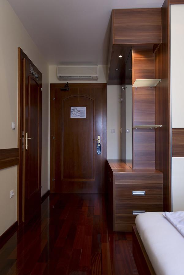 Pansion Maestral Hotell Novi Vinodolski Exteriör bild