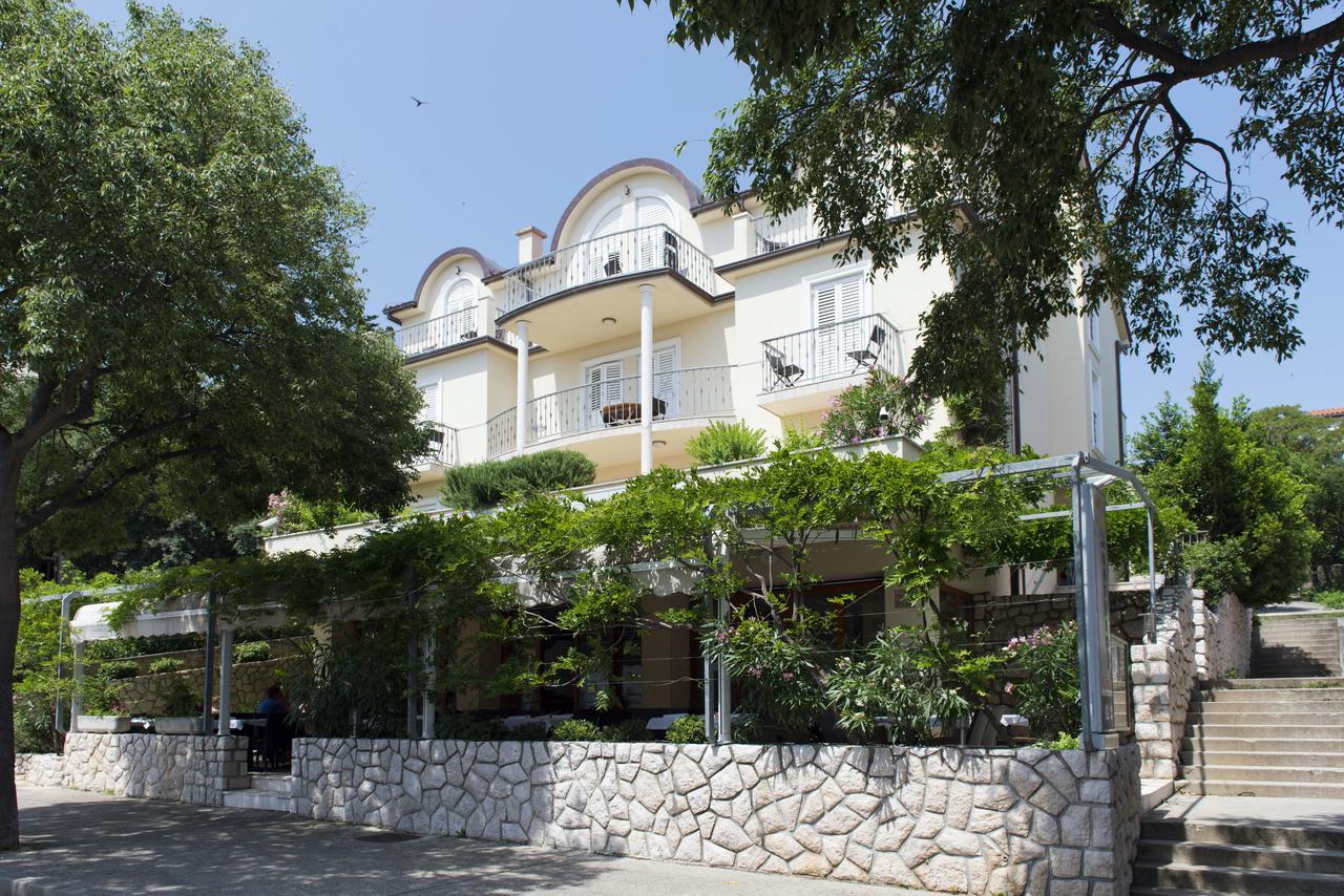 Pansion Maestral Hotell Novi Vinodolski Exteriör bild