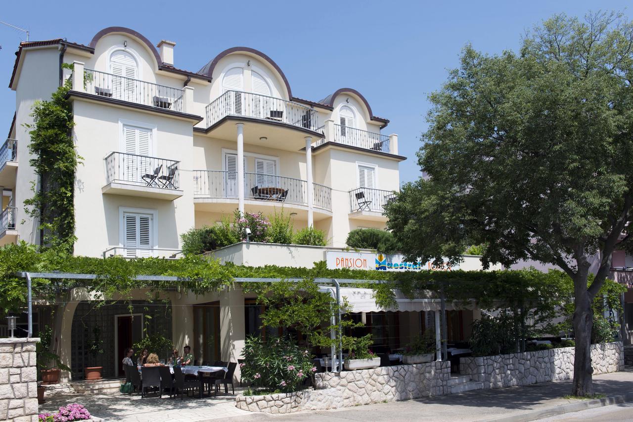 Pansion Maestral Hotell Novi Vinodolski Exteriör bild