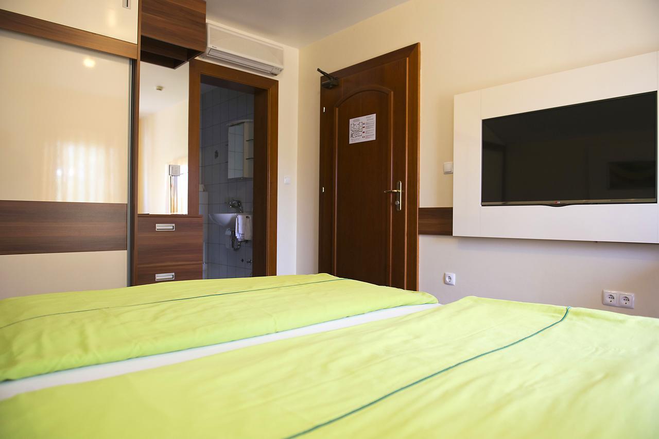 Pansion Maestral Hotell Novi Vinodolski Exteriör bild