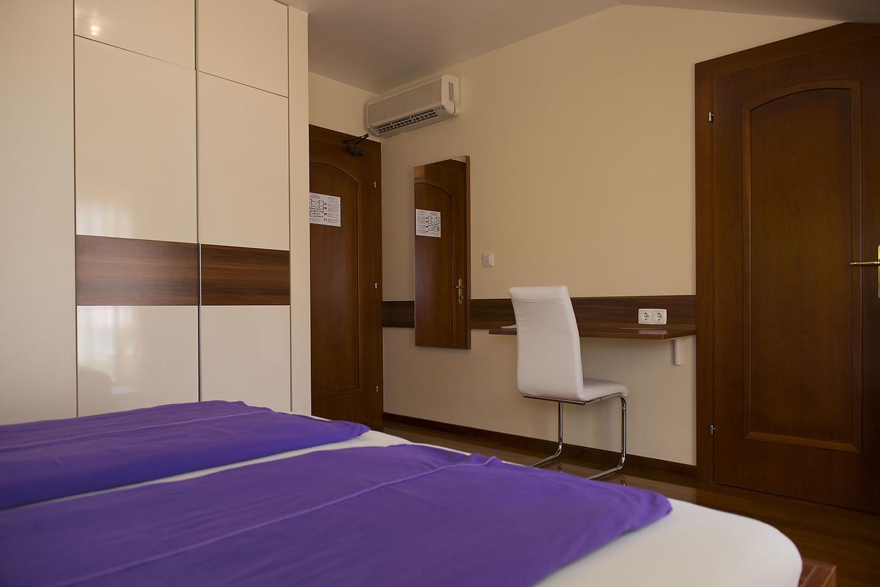 Pansion Maestral Hotell Novi Vinodolski Exteriör bild